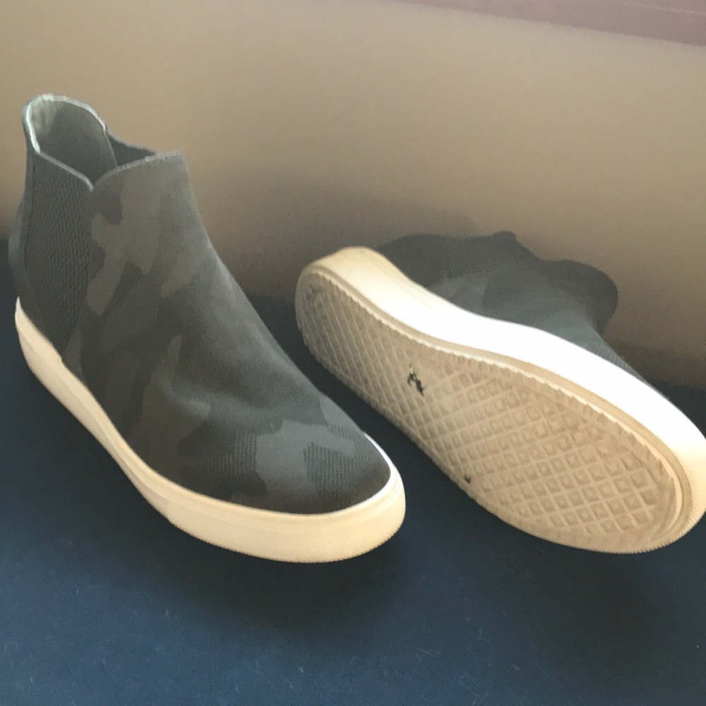 Wedge sneakers